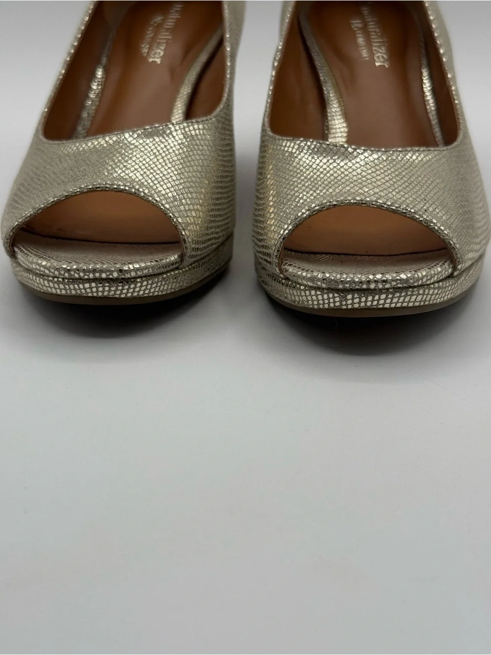 Naturalizer N5 Comfort Women’s Metallic Gold Peep Toe Wedge Pumps Textured Heel